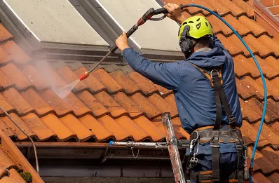 Démoussage et hydrofuge de toiture à Caen
